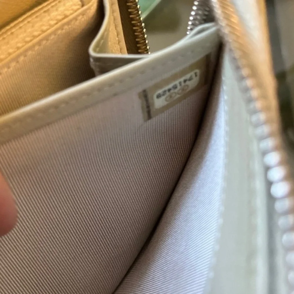 💛 Chanel Wallet Matelassé Gold Quilted Diamond Stitch Patent Leather Zip Around